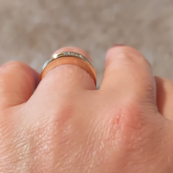 *SOLD* Diamond wedding band - Picture 3 of 3